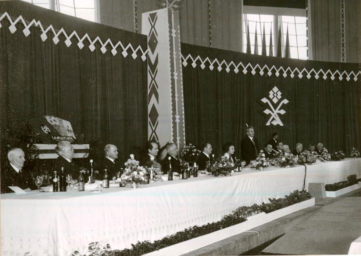 Aspect din timpul mesei festive oferită de C.C. al P.C.R., Consiliul de stat şi Guvern, în onoarea lui Nicolae Ceauşescu cu prilejul împlinirii a 60 de ani de viaţă.(26.I.1978)