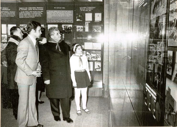 Vizita lui Nicolae Ceauşescu şi a Elenei Ceauşescu în comuna Scorniceşti. Vizitarea muzeului din comună.(28.I.1978)