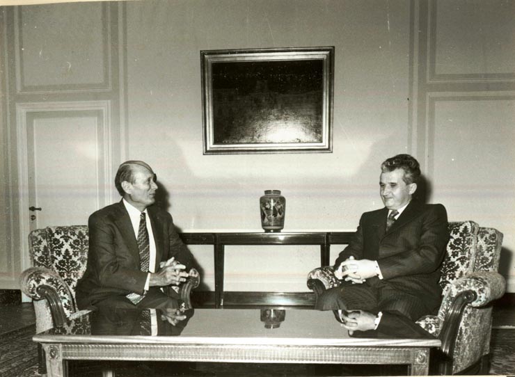 Primirea de către preşedintele Nicolae Ceauşescu a ministrului afacerilor externe al statului Israel, Moshe Dayan, care efectuează o vizită oficială în ţara noastră.(3.IV.1978)