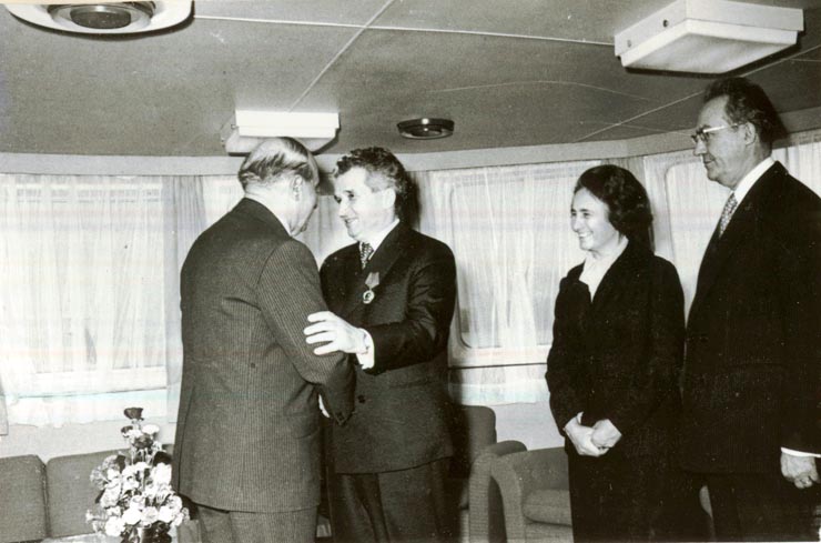 Lui Nicolae Ceauşescu i-a fost înmânat de Todor Jivkov, prim-secretar al C.C. al P.C. Bulgar, în cadrul unei solemnităţi desfăşurate în salonul navei prezidenţiale „Mihai Viteazul”, Ordinul „Gheorghi Dimitrov”, conferit cu prilejul împlinirii vârstei de 60 de ani şi a peste 45 de ani de activitate revoluţionară.(5.IV.1978)