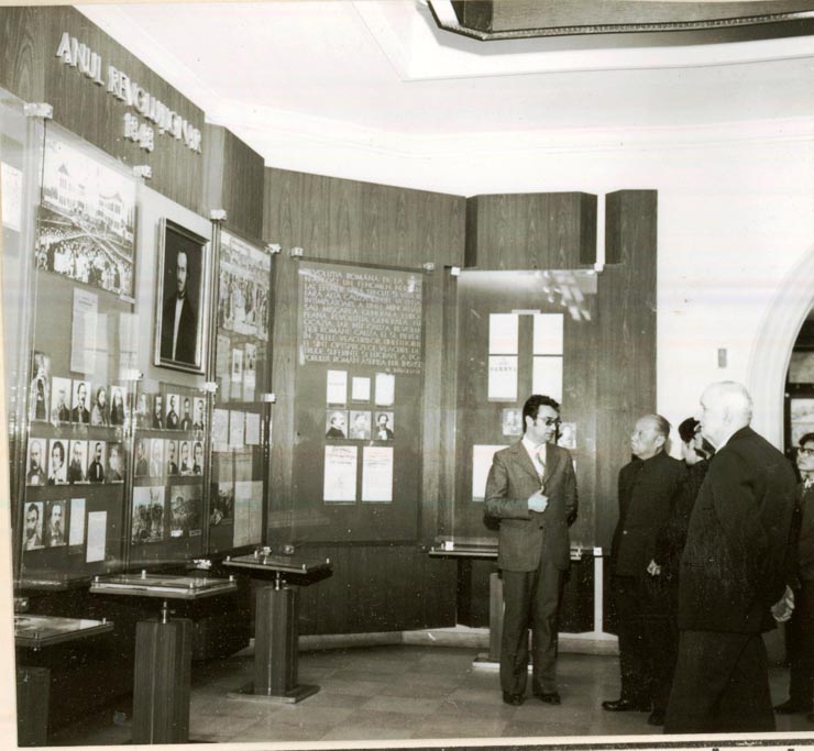 La invitaţia Institutului român pentru relaţiile culturale cu străinătatea şi a asociaţiei de prietenie româno-chineză, o delegaţie a Asociaţiei de prietenie a poporului chinez cu străinătatea şi a Asociaţiei China-România, condusă de Wang Pin-nan, preşedintele asociaţiei, a făcut o vizită în ţara noastră. La Muzeul de Istorie al P.C.R. (7.IV.)(6-16.IV.1978)