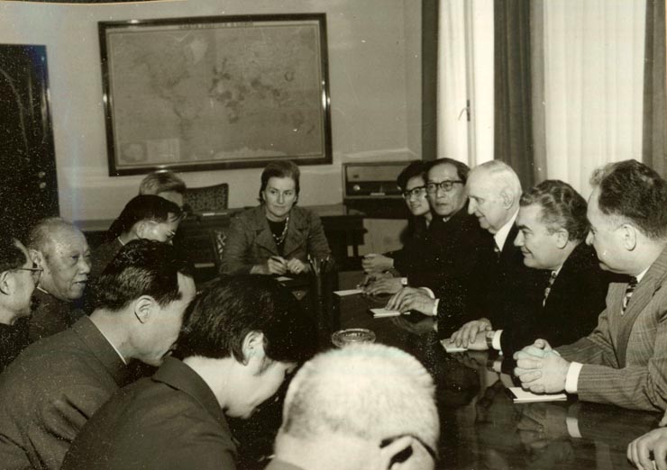 Primirea la sediul C.C. al P.C.R., de către Paul Niculescu – membru al Comitetului Politic Executiv şi Vasile Muşat – secretar al C.C. al P.C.R., a delegaţiei Asociaţiei de prietenie a poporului chinez cu străinătatea şi a Asociaţiei de prietenie China-România, condusă de Wang Pin-nan. Au mai participat: Dumitru Turcuş, I. Popescu-Puţuri, Ion Botar – secretar I.R.R.C.S. şi ambasadorul R.P. China la Bucureşti – Li Tinciuan. (14.IV.)(6-16.IV.1978)