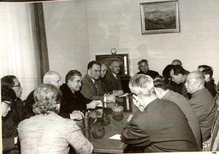 Primirea la sediul C.C. al P.C.R., de către Paul Niculescu – membru al Comitetului Politic Executiv şi Vasile Muşat – secretar al C.C. al P.C.R., a delegaţiei Asociaţiei de prietenie a poporului chinez cu străinătatea şi a Asociaţiei de prietenie China-România, condusă de Wang Pin-nan. Au mai participat: Dumitru Turcuş, I. Popescu-Puţuri, Ion Botar – secretar I.R.R.C.S. şi ambasadorul R.P. China la Bucureşti – Li Tinciuan. (14.IV.)(6-16.IV.1978)