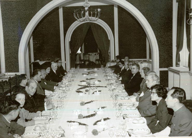 Dejun oferit la restaurantul „Cina” de Paul Niculescu şi Vasile Muşat în cinstea delegaţiei Asociaţiei de prietenie a poporului chinez cu străinătatea, condusă de Wang Pin-nan. Au mai participat: Dumitru Turcuş, I. Popescu-Puţuri, N.Cioroiu, Pavel Ştefan, Ion Botar şi Fetcu Alice de la I.R.R.C.S.; Lu Ţi-sin, consilier la Ambasada R.P. Chineze, precum şi ambasadorul R.P. China la Bucureşti, cu soţia. (14.IV.)(6-16.IV.1978)