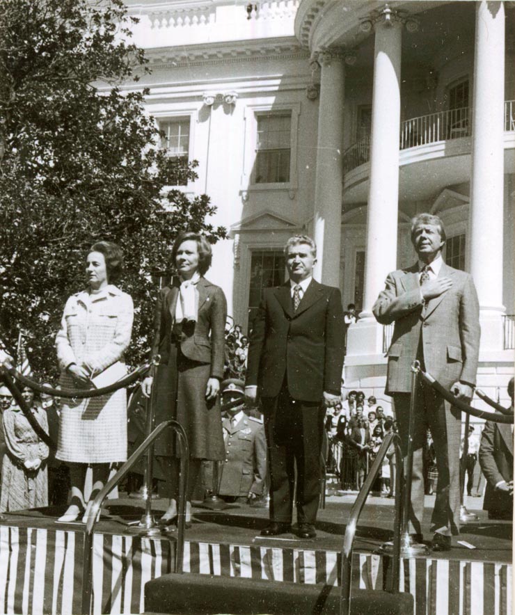 Vizita de stat a preşedintelui Nicolae Ceauşescu şi a Elenei Ceauşescu în S.U.A. la invitaţia preşedintelui american Jimmy Carter şi a doamnei Rosalynn Carter. Primirea oficială la Casa Albă.(12-17.IV.1978)