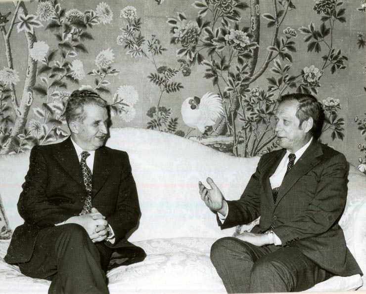 Vizita în S.U.A. La reşedinţa ce i-a fost rezervată la Blair House, Nicolae Ceauşescu l-a primit pe Michael Blumenthal, ministrul finanţelor al S.U.A. (12.IV.)(12-17.IV.1978)