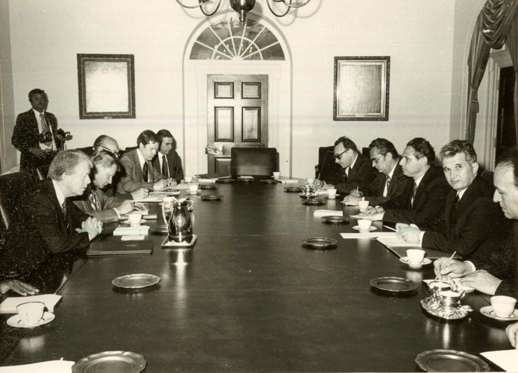 Între 12-17 aprilie, Nicolae Ceauşescu şi Elena Ceauşescu însoţiţi de Gh. Oprea, Ştefan Andrei – ministrul afacerilor externe, Vasile Pungan şi Ioan Avram au făcut o vizită în S.U.A. la invitaţia preşedintelui Jimmy Carter şi a doamnei Rosalynn Carter. În timpul convorbirilor oficiale (13.IV).(12-17.IV.1978)