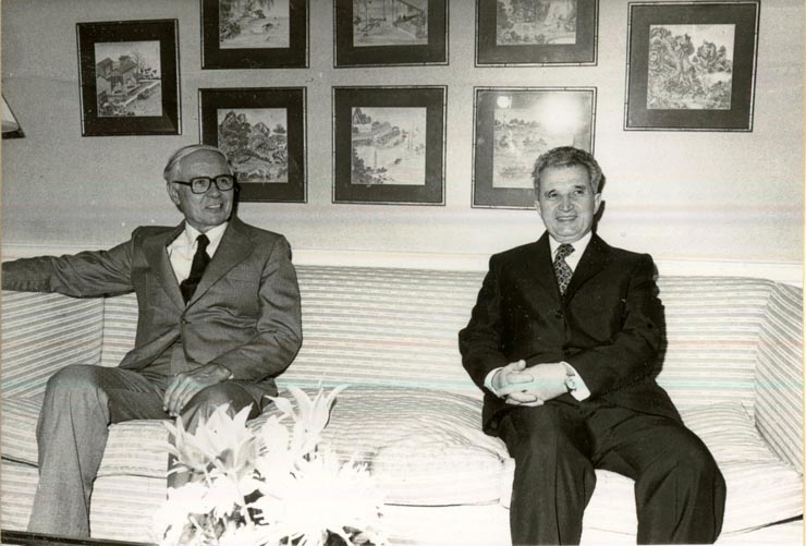 Vizita de stat în S.U.A. La reşedinţa sa din New York, preşedintele Nicolae Ceauşescu a primit pe William Norris, preşedintele corporaţiei „Control Data” (17.IV.).(12-17.IV.1978)