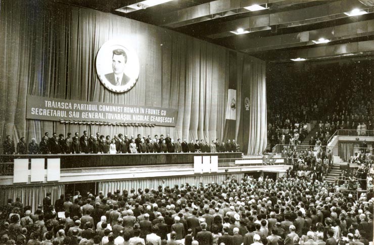 Marea Adunare consacrată zilei de 1 Mai în Capitală, la Palatul Sporturilor şi Culturii. Aspect de la prezidiu şi din sală.(1.V.1978)