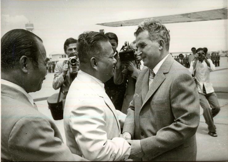 Nicolae Ceauşescu, împreună cu Elena Ceauşescu, a făcut o vizită oficială în R.D.P. Laos, la invitaţia C.C. al Partidului Popular Revoluţionar Laoţian şi a Guvernului. Sunt însoţiţi de Cornel Burtică, Dumitru Popescu, Ştefan Andrei şi alţii.(26-28.V.1978)