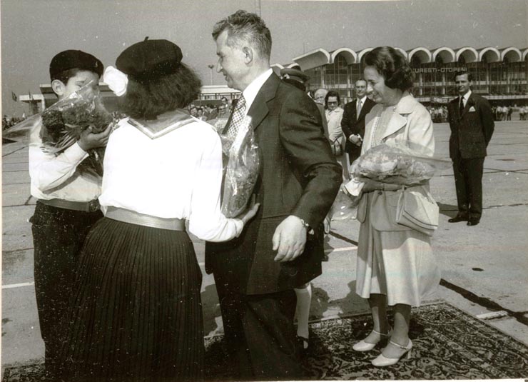 La invitaţia Majestăţii Sale regina Elisabeta a II-a şi a ducelui de Edinburgh, preşedintele Nicolae Ceauşescu împreună cu Elena Ceauşescu au făcut, între 13-16.VI.1978, o vizită de stat în Anglia. Au fost însoţiţi de Gh. Oprea, Ştefan Andrei, Vasile Pungan şi Ion Avram. La plecare pe aeroportul internaţional Otopeni.(13-16.VI.1978)