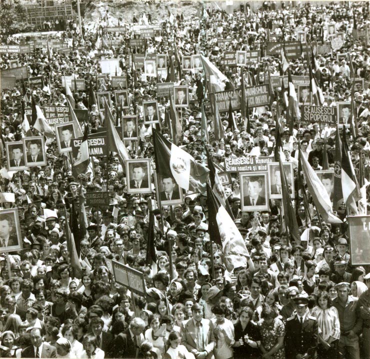 Vizita de lucru a preşedintelui Nicolae Ceauşescu şi a altor conducători de partid şi de stat în judeţul Satu Mare. Aspect de la Marea Adunare Populară din municipiul Satu Mare. (21.VI.1978)