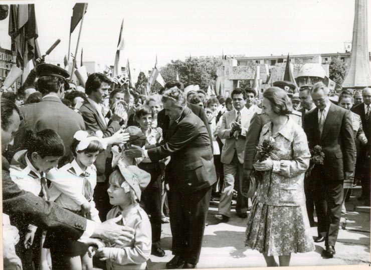 Vizita de lucru a preşedintelui Nicolae Ceauşescu şi a altor conducători de partid şi de stat în judeţul Satu Mare. Primirea făcută de locuitorii oraşului Carei. (21.VI.1978)