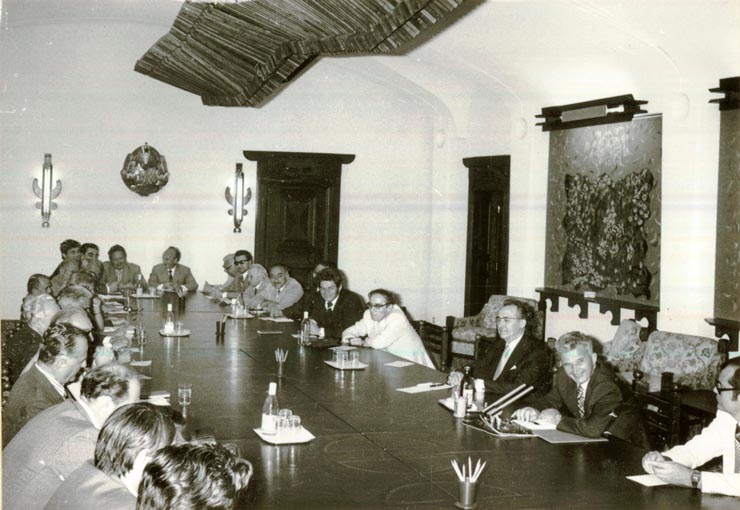 Nicolae Ceauşescu, secretar general al P.C.R., preşedintele R.S.R., s-a întâlnit în staţiunea Neptun cu membri ai conducerii Uniunii Scriitorilor, secretari ai asociaţiilor scriitorilor, directori de edituri, redactori şefi ai publicaţiilor cultural-artistice. La întâlnire au participat Manea Mănescu şi Dumitru Popescu.(28.VII.1978)