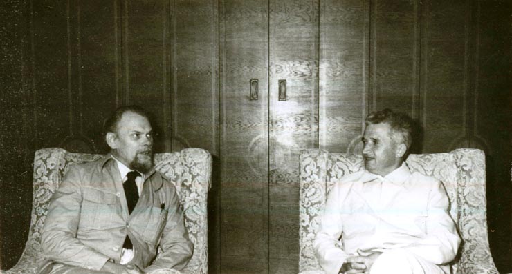 Nicolae Ceauşescu, secretar general al P.C.R., s-a întâlnit în staţiunea Neptun cu Gert Peterson, preşedintele Partidului Socialist Popular din Danemarca, care se află la odihnă în ţara noastră, la invitaţia C.C. al P.C.R.(1.VIII.1978)