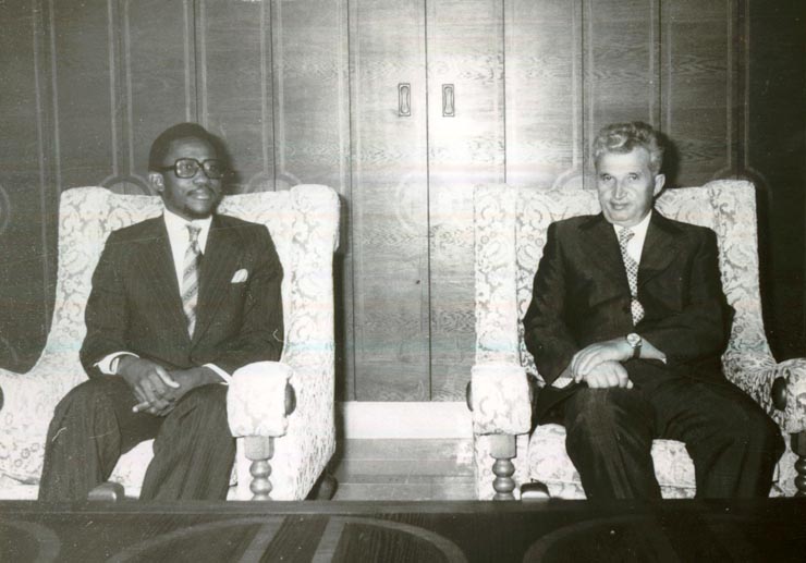 Preşedintele Nicolae Ceauşescu a primit în staţiunea Neptun pe Abdulay Conteh, ministrul afacerilor externe al R. Sierra Leone, care efectuează o vizită oficială în ţara noastră. Au participat: Ştefan Andrei, Cornel Pacoste şi Valeriu Georgescu – ambasadorul României la Sierra Leone.(2.VIII.1978)