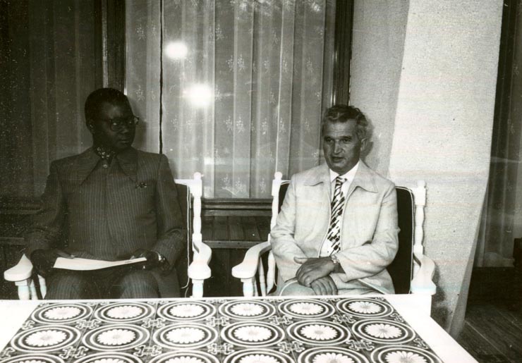 Preşedintele Nicolae Ceauşescu a primit în staţiunea Neptun pe Umba di Lutete, comisarul de stat al afacerilor externe şi cooperării internaţionale al Republicii Zair, care efectuează o vizită oficială în ţara noastră. La primire a luat parte Ştefan Andrei. (9.VIII.1978)