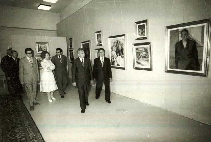 În prezenţa conducătorilor de partid şi de stat, în ziua de 21 august 1978, a fost inaugurat, în Bucureşti, Muzeul de artă. Aspect de la vizitarea Muzeului de artă.(21.VIII.1978)