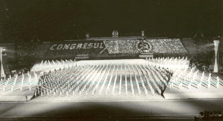 Aspect de la spectacolul festiv al „Daciadei” ce a avut loc pe stadionul „23 August” din Capitală.(23.IX.1978)