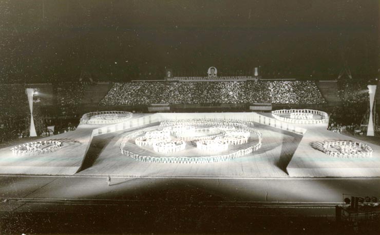 Aspect de la spectacolul festiv al „Daciadei” ce a avut loc pe stadionul „23 August” din Capitală.(23.IX.1978)