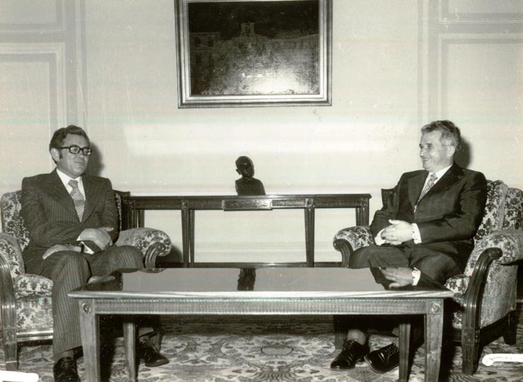 Primirea de către Nicolae Ceauşescu, secretar general al P.C.R., preşedintele R.S.R., a lui Stanko Todorov, membru al Biroului Politic al C.C. al P.C. Bulgar, preşedintele Consiliului de Miniştri al R.P. Bulgaria, care face o vizită în ţara noastră. La întrevedere a participat Manea Mănescu, prim-ministru al guvernului.(6.X.1978)