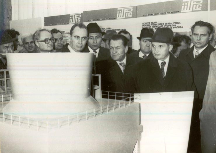 Conducători de partid şi de stat în vizită la expoziţia organizată pe platforma industrială Militari din Capitală.(13.X.1978)