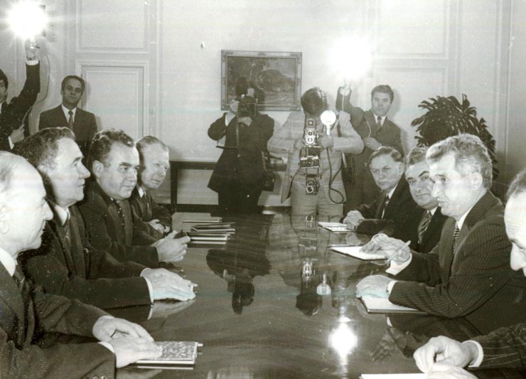 Nicolae Ceauşescu, secretar general al P.C.R., preşedintele R.S.R., a primit delegaţia P.C.U.S., condusă de Andrei Gromîko, ministrul afacerilor externe al U.R.S.S., care face o vizită în ţara noastră, la invitaţia C.C. al P.C.R. La invitaţie au participat: Paul Niculescu, Ştefan Andrei, Vasile Muşat şi Gh. Badrus – ambasadorul României la Moscova.(14.X.1978)