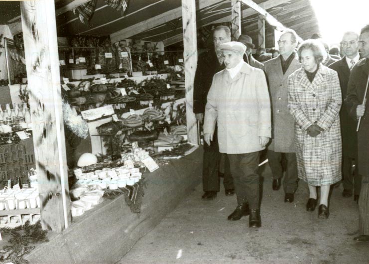 În prezenţa lui Nicolae Ceauşescu, secretar general al P.C.R., preşedintele R.S.R., a Elenei Ceauşescu şi a altor conducători de partid şi de stat, a avut loc la Piteşti sărbătorirea Zilei recoltei.(29.X.1978)