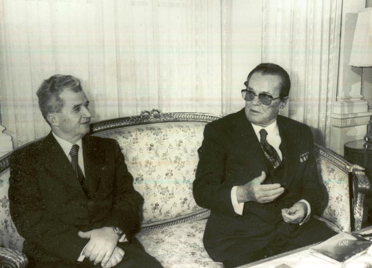La invitaţia preşedintelui Uniunii Comuniştilor din Iugoslavia, Iosif Broz Tito, preşedintele R.S.R. Nicolae Ceauşescu a făcut o vizită de prietenie în R.S.F. Iugoslavia. Convorbiri între cei doi preşedinţi. (16-17.XI.1978)