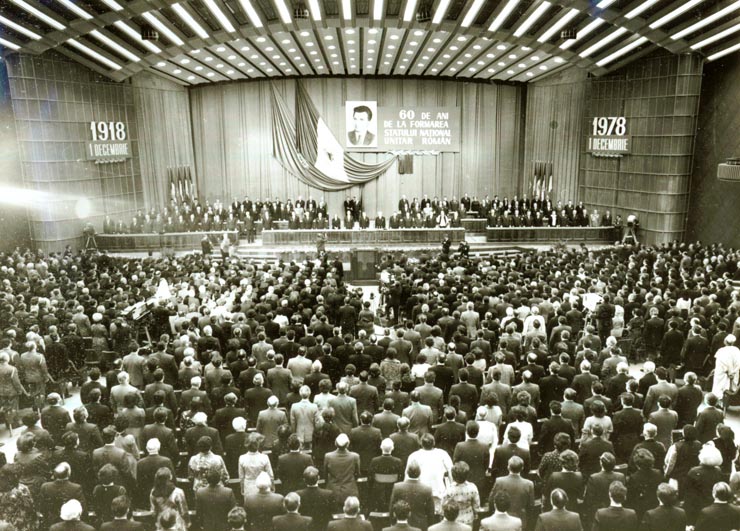 Aspect din Sala Palatului Republicii, unde s-a desfăşurat Sesiunea solemnă comună a C.C. al P.C.R., Consiliului Naţional al Frontului Unităţii Socialiste, a Marii Adunări Naţionale consacrată sărbătoririi a şase decenii de la făurirea statului naţional unitar român.(1.XII.1978)