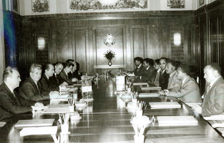 La invitaţia preşedintelui Nicolae Ceauşescu, între 5-7.XII.1978, ne-a vizitat ţara preşedintele Consiliului Militar Administrativ Provizoriu şi al Consiliului de Miniştri al Etiopiei Socialiste, lt.col. Mengistu Haile Mariam. Începerea convorbirilor oficiale (5.XII.).(5-7.XII.1978)