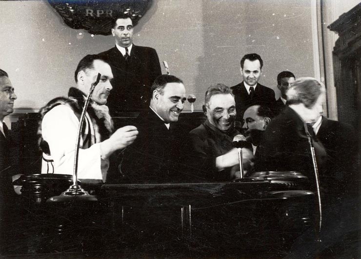 Gheorghe Gheorghiu –Dej, Ana Pauker, Vasile Luca, Teohari Georgescu, Gh. Florescu, Marin Florea Ionescu la cea de-a 10-a sesiune a M.A.N. în timpul votării bugetului de stat al R.P.R. pe anul 1951.  (7.IV.1951). (5-7.IV.1951).