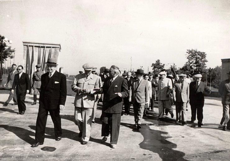 Gheorghe Gheorghiu –Dej, Petru Groza, Vasile Luca în Parcul de cultură şi odihnă „I.V. Stalin” cu prilejul inaugurării acestuia.  (1.05.1951).