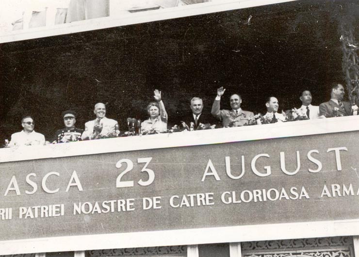 Gheorghe Gheorghiu –Dej, Petru Groza, Teohari Georgescu, Kavtaradze S.I, K.E. Vorosilov, Vasile Luca, Ana Pauker în tribuna din piaţa I.V.Stalin cu prilejul sărbătoririi zilei de 23 august 1951. (23.08.1951).