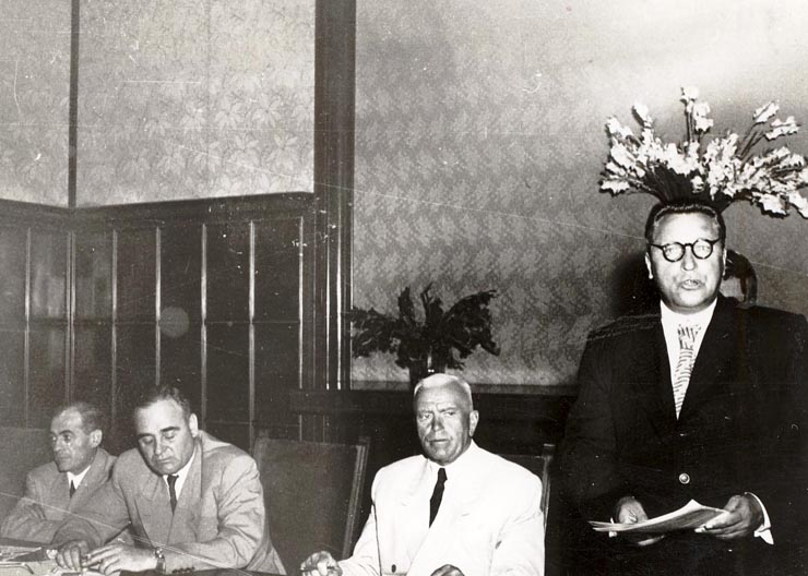 Dej, Petru Groza, Chişinevselu Iosif, ş.a., primind la Consiliul de Miniştri vizita delegaţiei decolhozniei, muncitori de la S.M.T.şi sovhozuri, tehnicieni şi specialişti din U.R.S.S. (10.09.1951).