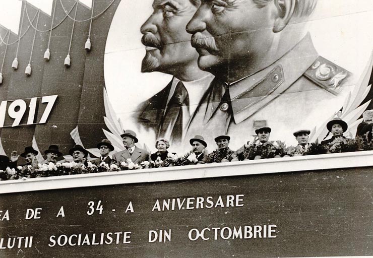 Gheorghe Gheorghiu –Dej, C.I. Parhon, Kavtaradze S.I,  Petru Groza, Teohari Georgescu, V.P. Nichitin, Vasile Luca, M.B. Mitin, Ana Pauker, în tribuna oficială din Piaţa Aviatorilor cu prilejul celei de-a 34-a aniversări a Marii Revoluţii Socialiste din Octombrie. (7.11.1951).