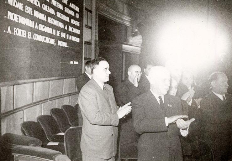 Gheorghe Gheorghiu –Dej participă la festivitatea de la Ateneul R.P.R. cu prilejul celei de-a 4-a aniversări a Republicii. Au mai fost de faţă: C.I. Parhon, S.I. Kavtaradze, Acad., M.B. Mitin, Gh. Apostol, Teohari Georgescu. (30.12.1951).