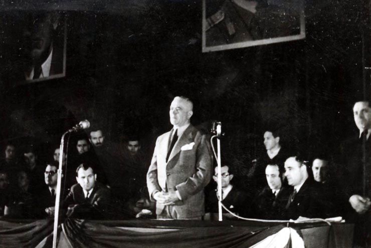 Gheorghe Gheorghiu –Dej, Petru Groza, C. Doncea, M. Ralea, Pătrăşcanu, Gh. Tătărăscu la marele miting al oamenilor muncii din sala „Aro”, cu prilejul sărbătoririi unui an de la instalarea primului guvern democrat din istoria României. (06.03.1946).