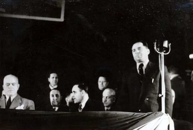 Gheorghe Gheorghiu –Dej, Petru Groza, C. Doncea la marele miting al oamenilor muncii din sala „Aro”, cu prilejul sărbătoririi unui an de la instalarea primului guvern democrat din istoria României. (06.03.1946).