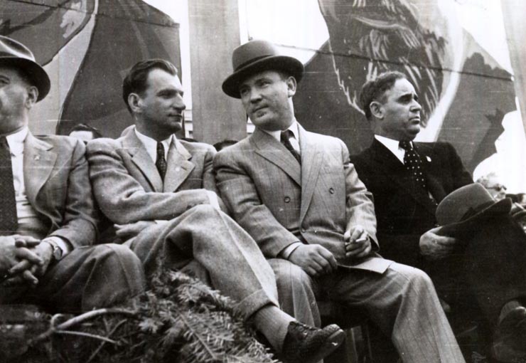 Gheorghe Gheorghiu –Dej, Th. Georgescu, L. Pătrăşcanu, M. Ralea în tribuna oficială, primind demonstraţia oamenilor muncii cu prilejul zilei de 1 Mai 1946 (Piaţa Victoriei). (01.05.1946).