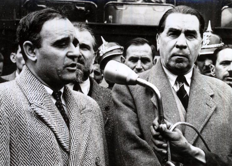 Membrii delegaţiei guvernamentale române care a participat la Conferinţa de Pace de la Paris, în Gara Predeal, unde a avut loc un miting la care au luat cuvântul Gheorghe Gheorghiu –Dej, Gh. Tătărăscu, şi alţi membrii ai delegaţiei. (21.09.1946).