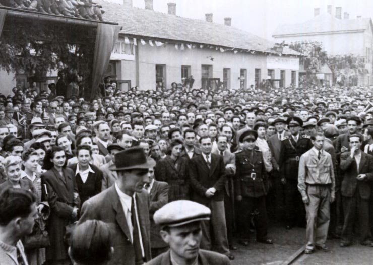 Aspect de la mitingul oamenilor muncii din Gara Predeal cu prilejul înapoierii în ţară a delegaţiei guvernamentale române în frunte cu Dej, care a participat la Conferinţa de Pace de la Paris. (21.09.1946).