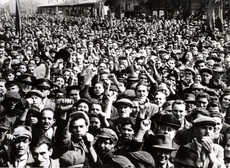 Aspect de la primirea făcută în Gara Predeal membrilor delegaţiei guvernamentale române care au participat la Conferinţa de Pace de la Paris. (21.09.1946).