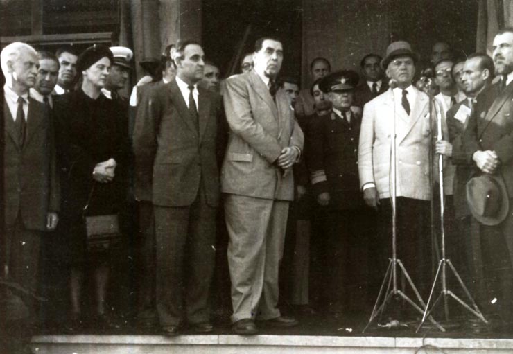 Gheorghe Gheorghiu –Dej, Şt. Voitec, Gh. Tătărăscu, P. Groza, Fl. Bagdasar, Vasiliu Răşcanu, Petre Constantinescu-Iaşi, C. Doncea, membrii ai delegaţiei române la Conferinţa Păcii de la Paris, la sosirea în Gara Băneasa. (21.09.1946).