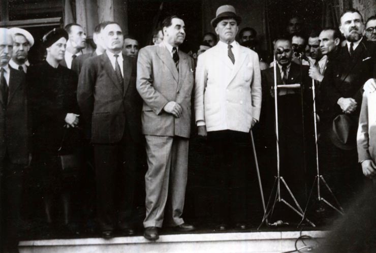 Gheorghe Gheorghiu –Dej, Şt. Voitec, Gh. Nicolau, Gh. Tătărăscu, P. Groza, Fl. Bagdasar, membrii ai delegaţiei române la Conferinţa Păcii de la Paris, la sosirea în Gara Băneasa. (21.09.1946).