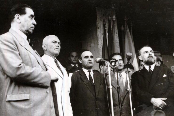 Gheorghe Gheorghiu –Dej vorbind pe peronul Gării Băneasa, cu prilejul înapoierii în ţară de la Conferinţa Păcii de la Paris. Sunt de faţă: Şt. Voitec, Gh. Tătărăscu, P. Groza. (21.09.1946).