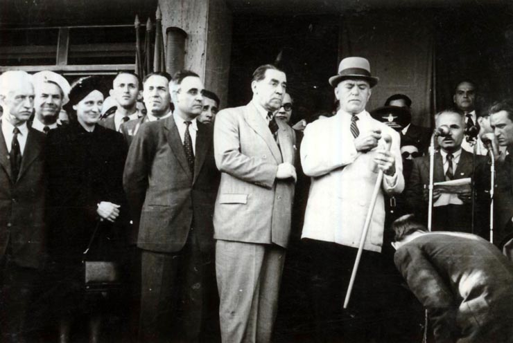 Gheorghe Gheorghiu –Dej, Şt. Voitec, Gh. Tătărăscu, P. Groza, Acad. Gh. Nicolau, Fl. Bagdasar, membrii ai delegaţiei române la Conferinţa Păcii de la Paris, la sosirea în Gara Băneasa. (21.09.1946).