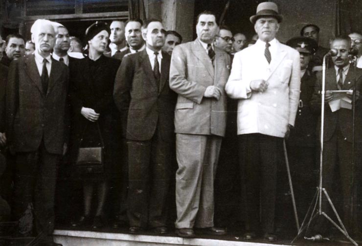 Miting în Gara Băneasa cu prilejul întoarcerii în ţară a delegaţiei române care a participat la Conferinţa Păcii de la Paris. Din delegaţie au făcut parte: Gh. Gheorghiu–Dej, Şt. Voitec, I.G. Maurer, P. Groza, Gh. Tătărăscu, Fl. Bagdasar, Acad. Gh. Nicolau, ş.a. (21.09.1946).