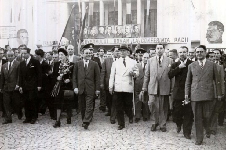 Plecarea de la mitingul din Gara Băneasa, care a avut loc cu prilejul înapoierii în ţară a delegaţiei române care a participat la Conferinţa Păcii de la Paris. Din delegaţie au făcut parte: Gh. Gheorghiu–Dej, Şt. Voitec, Gh. Tătărăscu, P. Groza, Fl. Bagdasar. (21.09.1946).