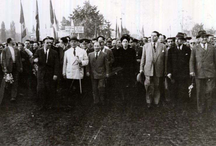 Plecarea de la mitingul din Gara Băneasa, care a avut loc cu prilejul înapoierii în ţară a delegaţiei române care a participat la Conferinţa Păcii de la Paris. Din delegaţie au făcut parte: Gh. Gheorghiu–Dej, Şt. Voitec, Gh. Tătărăscu, P. Groza, Th. Georgescu. (21.09.1946).